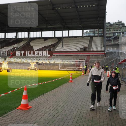 07.12.2025 - St. Pauli X-Mass-Run No. 15 Fabian Wolf http://msf.ph/oto/9399355 07.12.2025 10:59:37 Ziel 301, 306, 420, 1826, 4128 meine-sportfotos.de