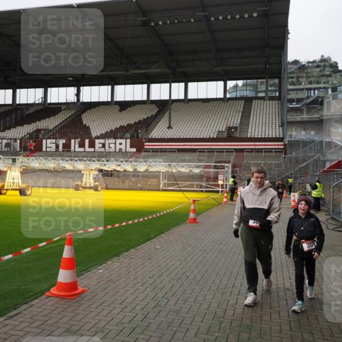 07.12.2025 - St. Pauli X-Mass-Run No. 15 Fabian Wolf http://msf.ph/oto/9399356 07.12.2025 10:59:37 Ziel 301, 306, 420, 1826, 4128 meine-sportfotos.de