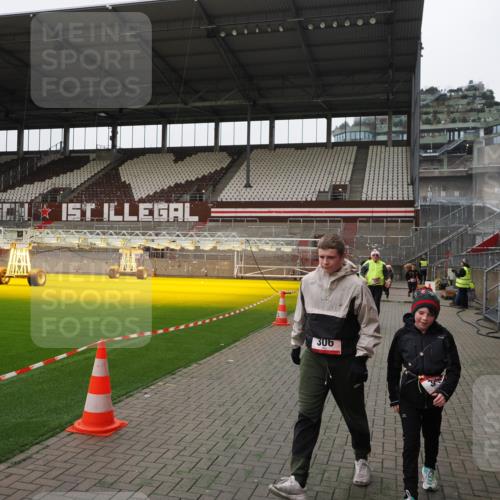 07.12.2025 - St. Pauli X-Mass-Run No. 15 Fabian Wolf http://msf.ph/oto/9399360 07.12.2025 10:59:38 Ziel 301, 306, 420, 1826, 4128 meine-sportfotos.de