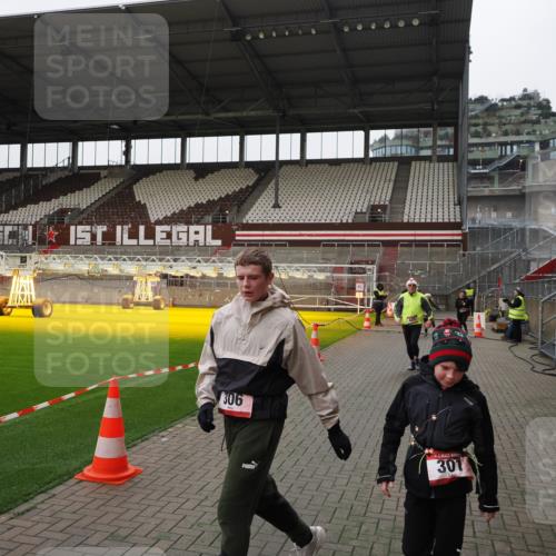 07.12.2025 - St. Pauli X-Mass-Run No. 15 Fabian Wolf http://msf.ph/oto/9399363 07.12.2025 10:59:38 Ziel 301, 306, 420, 1826, 4128 meine-sportfotos.de