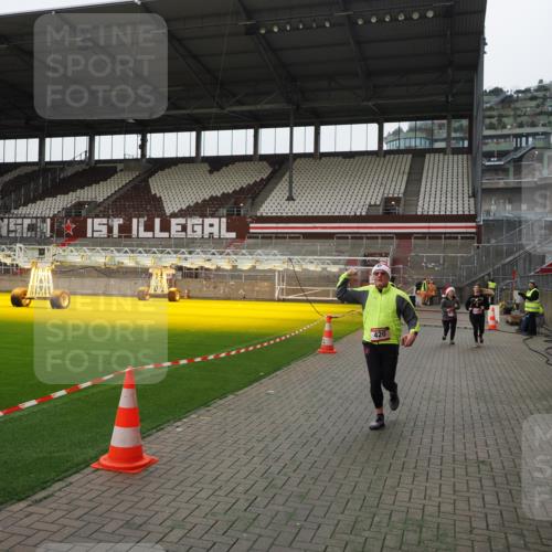07.12.2025 - St. Pauli X-Mass-Run No. 15 Fabian Wolf http://msf.ph/oto/9399364 07.12.2025 10:59:40 Ziel 301, 306, 420, 1826, 4128 meine-sportfotos.de