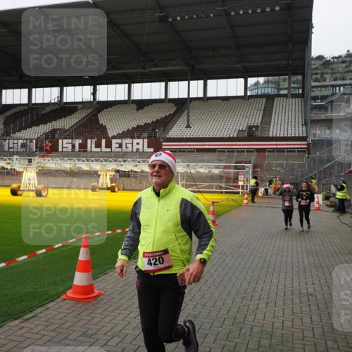 07.12.2025 - St. Pauli X-Mass-Run No. 15 Fabian Wolf http://msf.ph/oto/9399370 07.12.2025 10:59:42 Ziel 301, 306, 420, 1826, 4128 meine-sportfotos.de