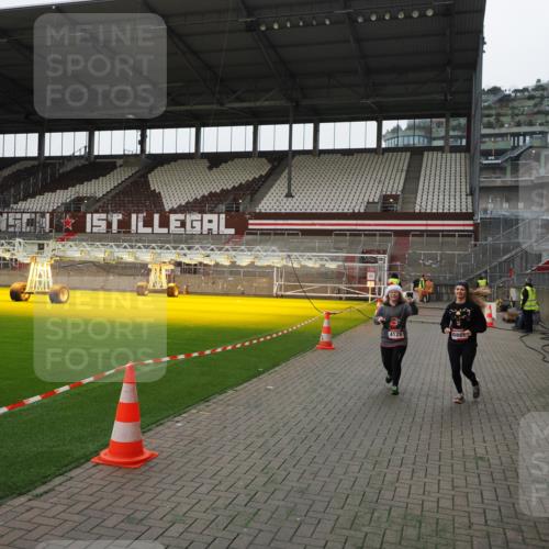 07.12.2025 - St. Pauli X-Mass-Run No. 15 Fabian Wolf http://msf.ph/oto/9399371 07.12.2025 10:59:44 Ziel 301, 306, 420, 4128 meine-sportfotos.de