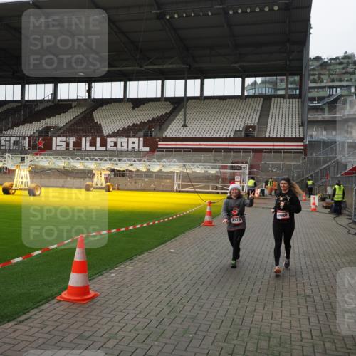 07.12.2025 - St. Pauli X-Mass-Run No. 15 Fabian Wolf http://msf.ph/oto/9399374 07.12.2025 10:59:45 Ziel 301, 306, 420, 4128 meine-sportfotos.de