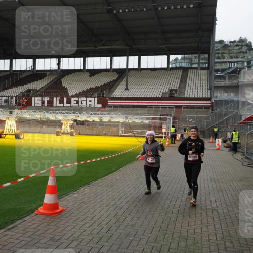 07.12.2025 - St. Pauli X-Mass-Run No. 15 Fabian Wolf http://msf.ph/oto/9399376 07.12.2025 10:59:45 Ziel 301, 306, 420, 4128 meine-sportfotos.de