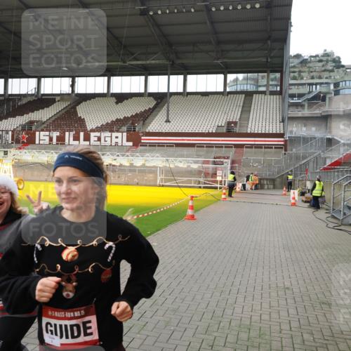 07.12.2025 - St. Pauli X-Mass-Run No. 15 Fabian Wolf http://msf.ph/oto/9399387 07.12.2025 10:59:47 Ziel 301, 306, 420, 4128 meine-sportfotos.de