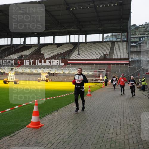 07.12.2025 - St. Pauli X-Mass-Run No. 15 Fabian Wolf http://msf.ph/oto/9399393 07.12.2025 11:00:02 Ziel 529, 1482, 1558, 1702, 3586 meine-sportfotos.de