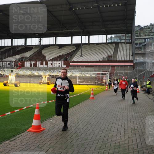 07.12.2025 - St. Pauli X-Mass-Run No. 15 Fabian Wolf http://msf.ph/oto/9399396 07.12.2025 11:00:03 Ziel 529, 1482, 1558, 1702, 3586 meine-sportfotos.de