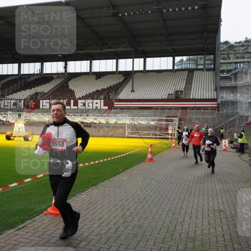 07.12.2025 - St. Pauli X-Mass-Run No. 15 Fabian Wolf http://msf.ph/oto/9399398 07.12.2025 11:00:03 Ziel 529, 1482, 1558, 1702, 3586 meine-sportfotos.de