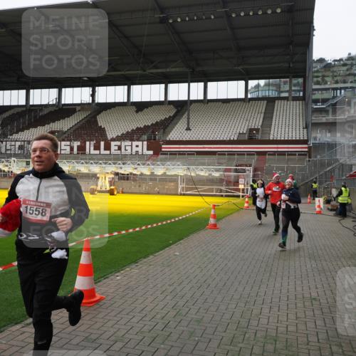 07.12.2025 - St. Pauli X-Mass-Run No. 15 Fabian Wolf http://msf.ph/oto/9399399 07.12.2025 11:00:03 Ziel 529, 1482, 1558, 1702, 3586 meine-sportfotos.de