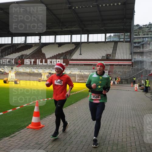 07.12.2025 - St. Pauli X-Mass-Run No. 15 Fabian Wolf http://msf.ph/oto/9399412 07.12.2025 11:00:07 Ziel 529, 1482, 1558, 1702, 3586 meine-sportfotos.de