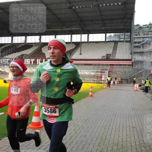 07.12.2025 - St. Pauli X-Mass-Run No. 15 Fabian Wolf http://msf.ph/oto/9399415 07.12.2025 11:00:08 Ziel 529, 1482, 1558, 1702, 3586 meine-sportfotos.de