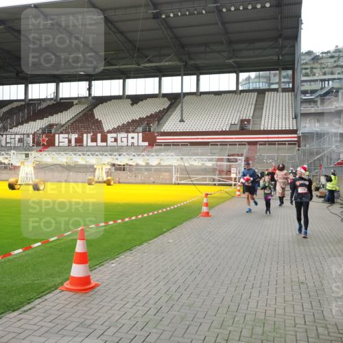 07.12.2025 - St. Pauli X-Mass-Run No. 15 Fabian Wolf http://msf.ph/oto/9399438 07.12.2025 11:00:25 Ziel 225, 435, 440, 611, 985, 988, 1721, 3952, 4478, 4793 meine-sportfotos.de