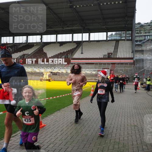 07.12.2025 - St. Pauli X-Mass-Run No. 15 Fabian Wolf http://msf.ph/oto/9399443 07.12.2025 11:00:29 Ziel 225, 435, 440, 611, 985, 988, 1721, 3952, 4478, 4793 meine-sportfotos.de