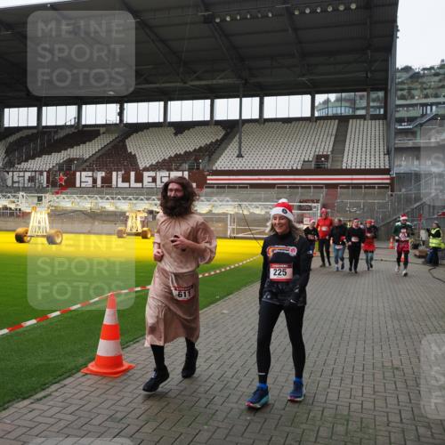 07.12.2025 - St. Pauli X-Mass-Run No. 15 Fabian Wolf http://msf.ph/oto/9399445 07.12.2025 11:00:30 Ziel 225, 435, 440, 611, 985, 988, 1721, 3952, 4478, 4793 meine-sportfotos.de
