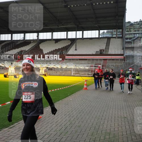 07.12.2025 - St. Pauli X-Mass-Run No. 15 Fabian Wolf http://msf.ph/oto/9399453 07.12.2025 11:00:31 Ziel 225, 410, 435, 439, 440, 611, 985, 988, 1721, 3952, 4478, 4793 meine-sportfotos.de