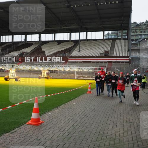 07.12.2025 - St. Pauli X-Mass-Run No. 15 Fabian Wolf http://msf.ph/oto/9399457 07.12.2025 11:00:32 Ziel 225, 410, 433, 435, 439, 440, 611, 985, 988, 1721, 3952, 4478, 4793 meine-sportfotos.de