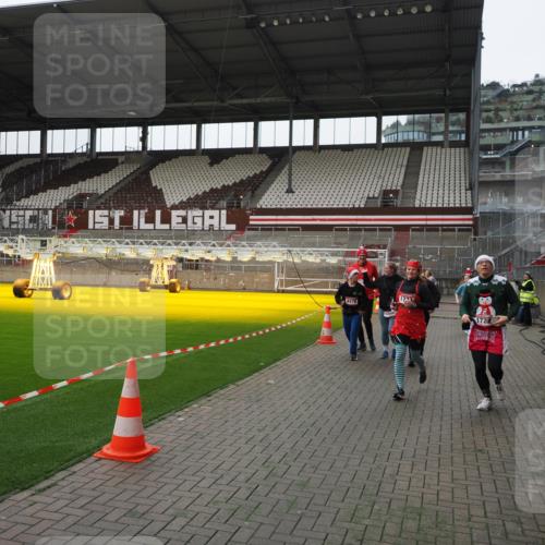 07.12.2025 - St. Pauli X-Mass-Run No. 15 Fabian Wolf http://msf.ph/oto/9399460 07.12.2025 11:00:33 Ziel 225, 410, 433, 435, 439, 440, 611, 985, 988, 1721, 3952, 4478, 4793 meine-sportfotos.de
