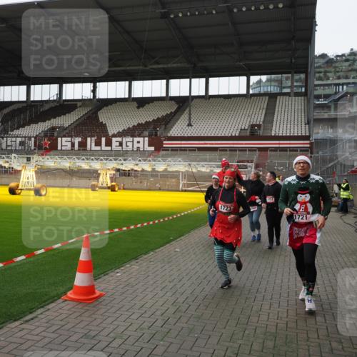 07.12.2025 - St. Pauli X-Mass-Run No. 15 Fabian Wolf http://msf.ph/oto/9399463 07.12.2025 11:00:34 Ziel 225, 410, 433, 435, 439, 440, 611, 985, 988, 1721, 3952, 4478, 4793 meine-sportfotos.de