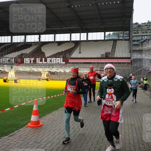 07.12.2025 - St. Pauli X-Mass-Run No. 15 Fabian Wolf http://msf.ph/oto/9399466 07.12.2025 11:00:34 Ziel 225, 410, 433, 435, 439, 440, 611, 985, 988, 1721, 3952, 4478, 4793 meine-sportfotos.de