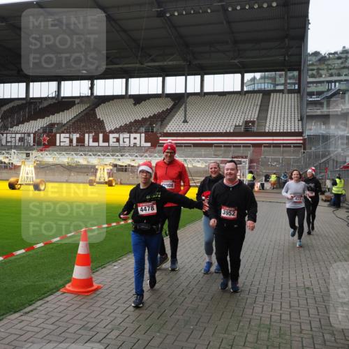 07.12.2025 - St. Pauli X-Mass-Run No. 15 Fabian Wolf http://msf.ph/oto/9399473 07.12.2025 11:00:36 Ziel 410, 433, 435, 439, 440, 611, 985, 988, 1721, 3952, 4478, 4793 meine-sportfotos.de