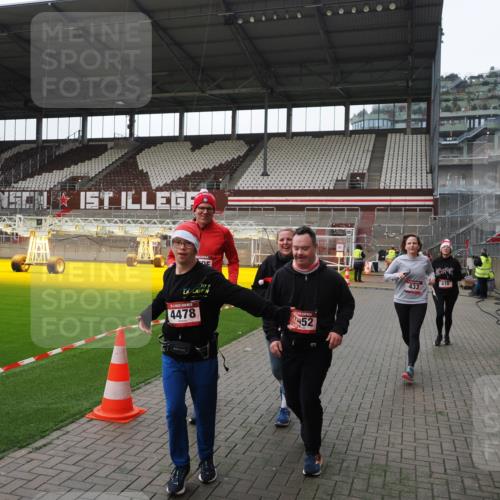 07.12.2025 - St. Pauli X-Mass-Run No. 15 Fabian Wolf http://msf.ph/oto/9399476 07.12.2025 11:00:37 Ziel 410, 433, 435, 439, 440, 611, 985, 1721, 3952, 4478, 4793 meine-sportfotos.de