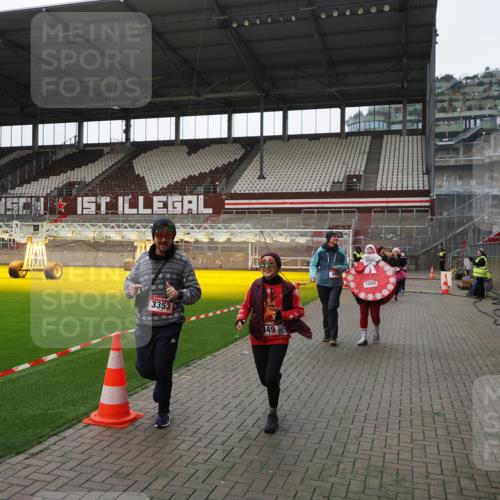 07.12.2025 - St. Pauli X-Mass-Run No. 15 Fabian Wolf http://msf.ph/oto/9399499 07.12.2025 11:00:52 Ziel 68, 135, 433, 492, 1065, 1068, 1660, 3349, 3353 meine-sportfotos.de