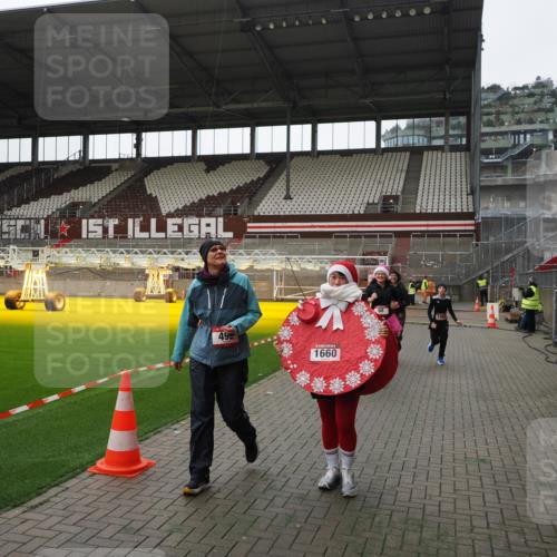 07.12.2025 - St. Pauli X-Mass-Run No. 15 Fabian Wolf http://msf.ph/oto/9399508 07.12.2025 11:00:54 Ziel 68, 135, 492, 1065, 1068, 1660, 3349, 3353 meine-sportfotos.de