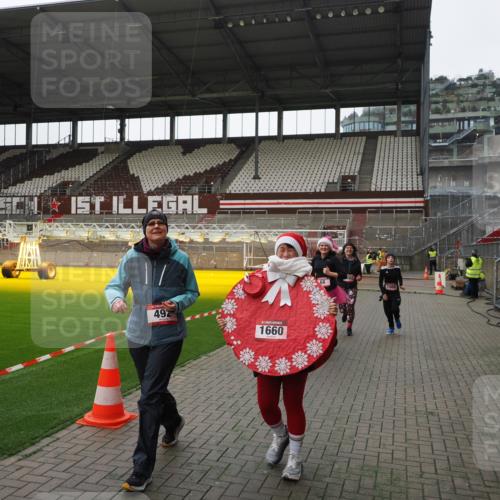 07.12.2025 - St. Pauli X-Mass-Run No. 15 Fabian Wolf http://msf.ph/oto/9399510 07.12.2025 11:00:55 Ziel 68, 135, 492, 1065, 1068, 1660, 3349, 3353 meine-sportfotos.de