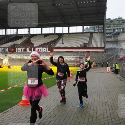 07.12.2025 - St. Pauli X-Mass-Run No. 15 Fabian Wolf http://msf.ph/oto/9399514 07.12.2025 11:00:57 Ziel 68, 135, 492, 1065, 1068, 1660, 3349, 3353 meine-sportfotos.de