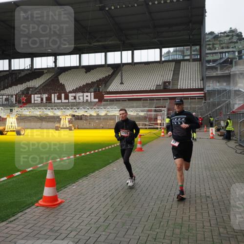 07.12.2025 - St. Pauli X-Mass-Run No. 15 Fabian Wolf http://msf.ph/oto/9399524 07.12.2025 11:01:09 Ziel 89, 557, 1065, 1068, 1705 meine-sportfotos.de