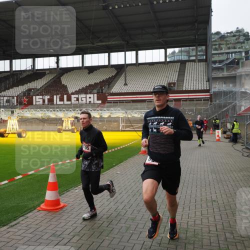 07.12.2025 - St. Pauli X-Mass-Run No. 15 Fabian Wolf http://msf.ph/oto/9399527 07.12.2025 11:01:10 Ziel 89, 557, 1705 meine-sportfotos.de
