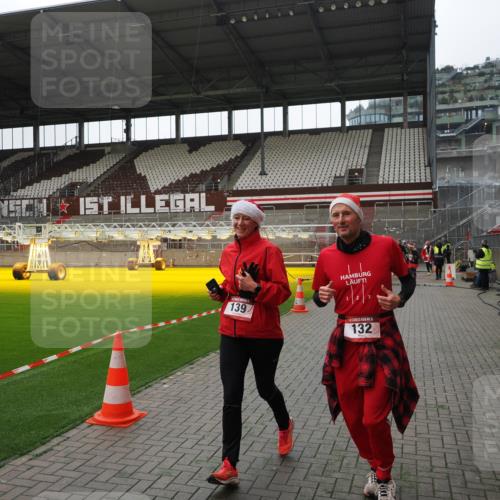 07.12.2025 - St. Pauli X-Mass-Run No. 15 Fabian Wolf http://msf.ph/oto/9399543 07.12.2025 11:01:21 Ziel 89, 132, 139, 557, 766, 770, 771, 1300, 2251, 2252 meine-sportfotos.de