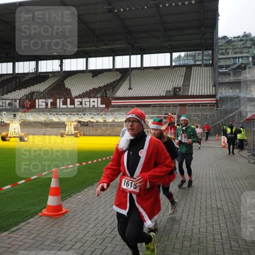 07.12.2025 - St. Pauli X-Mass-Run No. 15 Fabian Wolf http://msf.ph/oto/9399556 07.12.2025 11:01:29 Ziel 132, 139, 336, 766, 770, 771, 1300, 1367, 1615, 2251, 2252 meine-sportfotos.de