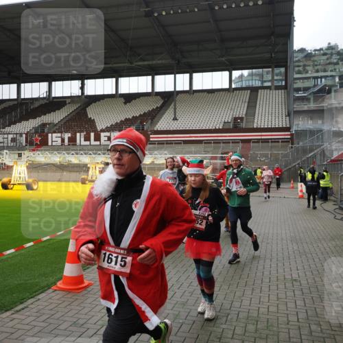07.12.2025 - St. Pauli X-Mass-Run No. 15 Fabian Wolf http://msf.ph/oto/9399557 07.12.2025 11:01:30 Ziel 132, 139, 336, 766, 770, 771, 1048, 1300, 1367, 1615, 2251, 2252 meine-sportfotos.de