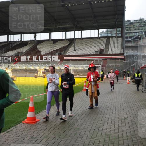07.12.2025 - St. Pauli X-Mass-Run No. 15 Fabian Wolf http://msf.ph/oto/9399563 07.12.2025 11:01:31 Ziel 132, 139, 336, 766, 770, 771, 1045, 1048, 1300, 1367, 1615, 2251, 2252 meine-sportfotos.de