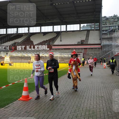 07.12.2025 - St. Pauli X-Mass-Run No. 15 Fabian Wolf http://msf.ph/oto/9399564 07.12.2025 11:01:32 Ziel 132, 139, 336, 766, 770, 771, 1045, 1048, 1300, 1367, 1615, 2251, 2252 meine-sportfotos.de