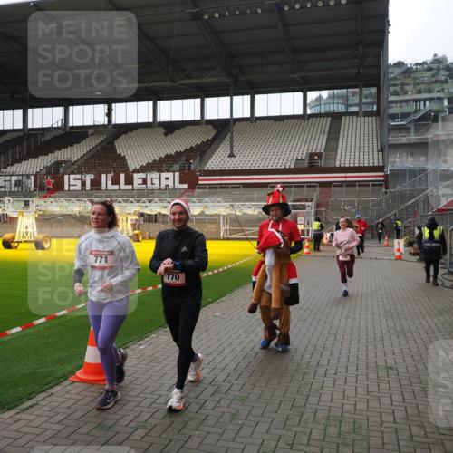 07.12.2025 - St. Pauli X-Mass-Run No. 15 Fabian Wolf http://msf.ph/oto/9399566 07.12.2025 11:01:32 Ziel 132, 139, 336, 766, 770, 771, 1045, 1048, 1300, 1367, 1615, 2251, 2252 meine-sportfotos.de