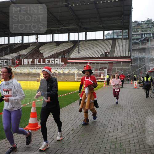 07.12.2025 - St. Pauli X-Mass-Run No. 15 Fabian Wolf http://msf.ph/oto/9399568 07.12.2025 11:01:32 Ziel 132, 139, 336, 766, 770, 771, 1045, 1048, 1300, 1367, 1615, 2251, 2252 meine-sportfotos.de