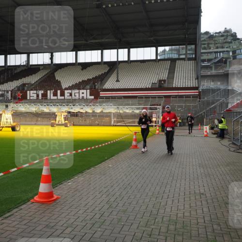 07.12.2025 - St. Pauli X-Mass-Run No. 15 Fabian Wolf http://msf.ph/oto/9399588 07.12.2025 11:01:37 Ziel 336, 376, 766, 770, 771, 1045, 1048, 1300, 1367, 1615, 2251, 2252 meine-sportfotos.de