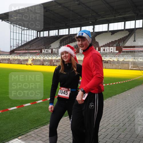 07.12.2025 - St. Pauli X-Mass-Run No. 15 Fabian Wolf http://msf.ph/oto/9399608 07.12.2025 11:01:42 Ziel 336, 376, 1045, 1048, 1067, 1367, 1615, 1637, 1640 meine-sportfotos.de