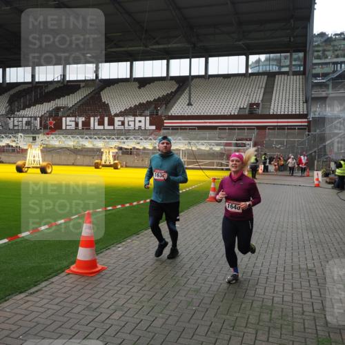 07.12.2025 - St. Pauli X-Mass-Run No. 15 Fabian Wolf http://msf.ph/oto/9399638 07.12.2025 11:01:50 Ziel 376, 1045, 1048, 1067, 1637, 1640 meine-sportfotos.de