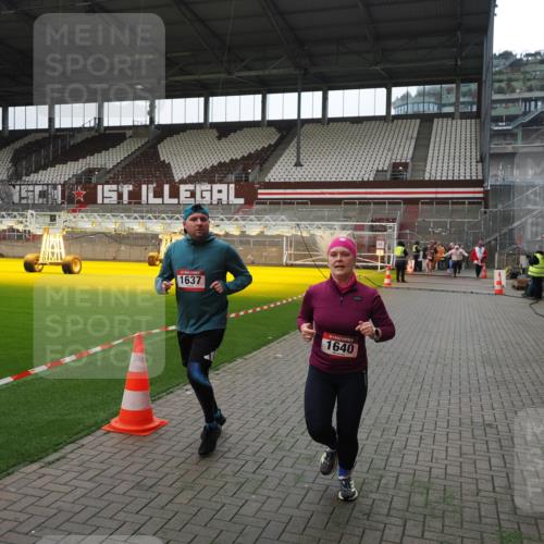 07.12.2025 - St. Pauli X-Mass-Run No. 15 Fabian Wolf http://msf.ph/oto/9399640 07.12.2025 11:01:50 Ziel 376, 1045, 1048, 1067, 1637, 1640 meine-sportfotos.de