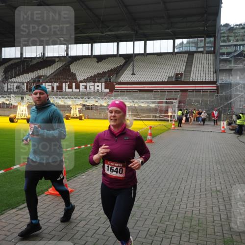 07.12.2025 - St. Pauli X-Mass-Run No. 15 Fabian Wolf http://msf.ph/oto/9399642 07.12.2025 11:01:51 Ziel 376, 1045, 1067, 1637, 1640 meine-sportfotos.de