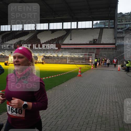 07.12.2025 - St. Pauli X-Mass-Run No. 15 Fabian Wolf http://msf.ph/oto/9399644 07.12.2025 11:01:51 Ziel 376, 1045, 1067, 1637, 1640 meine-sportfotos.de