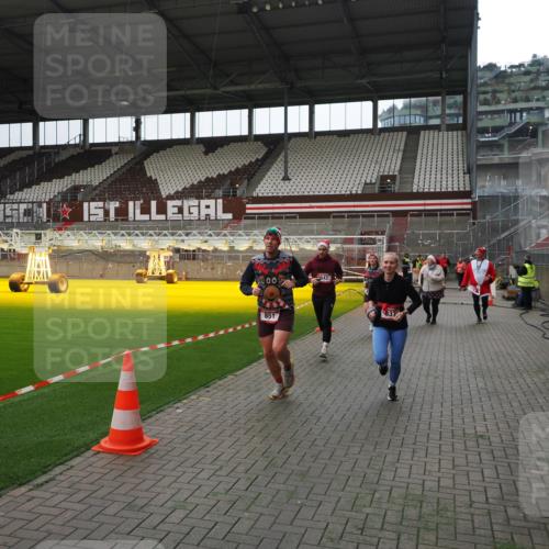 07.12.2025 - St. Pauli X-Mass-Run No. 15 Fabian Wolf http://msf.ph/oto/9399648 07.12.2025 11:01:58 Ziel 837, 838, 842, 851, 1067, 1637, 1640, 2576 meine-sportfotos.de