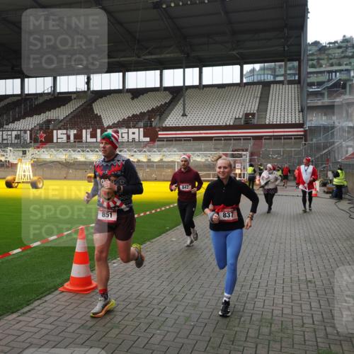 07.12.2025 - St. Pauli X-Mass-Run No. 15 Fabian Wolf http://msf.ph/oto/9399651 07.12.2025 11:01:58 Ziel 837, 838, 842, 851, 1067, 1637, 1640, 2576 meine-sportfotos.de