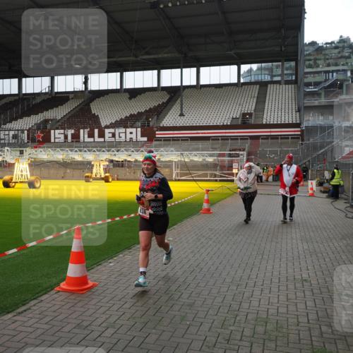 07.12.2025 - St. Pauli X-Mass-Run No. 15 Fabian Wolf http://msf.ph/oto/9399653 07.12.2025 11:02:00 Ziel 95, 837, 838, 842, 851, 1416, 1637, 1640, 2576 meine-sportfotos.de