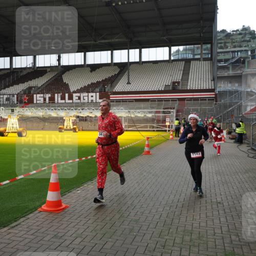 07.12.2025 - St. Pauli X-Mass-Run No. 15 Fabian Wolf http://msf.ph/oto/9399670 07.12.2025 11:02:10 Ziel 95, 193, 314, 317, 837, 838, 842, 847, 851, 1143, 1416, 1611, 2329, 2576 meine-sportfotos.de