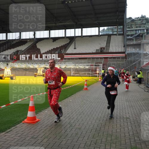 07.12.2025 - St. Pauli X-Mass-Run No. 15 Fabian Wolf http://msf.ph/oto/9399671 07.12.2025 11:02:10 Ziel 95, 193, 314, 317, 837, 838, 842, 847, 851, 1143, 1416, 1611, 2329, 2576 meine-sportfotos.de